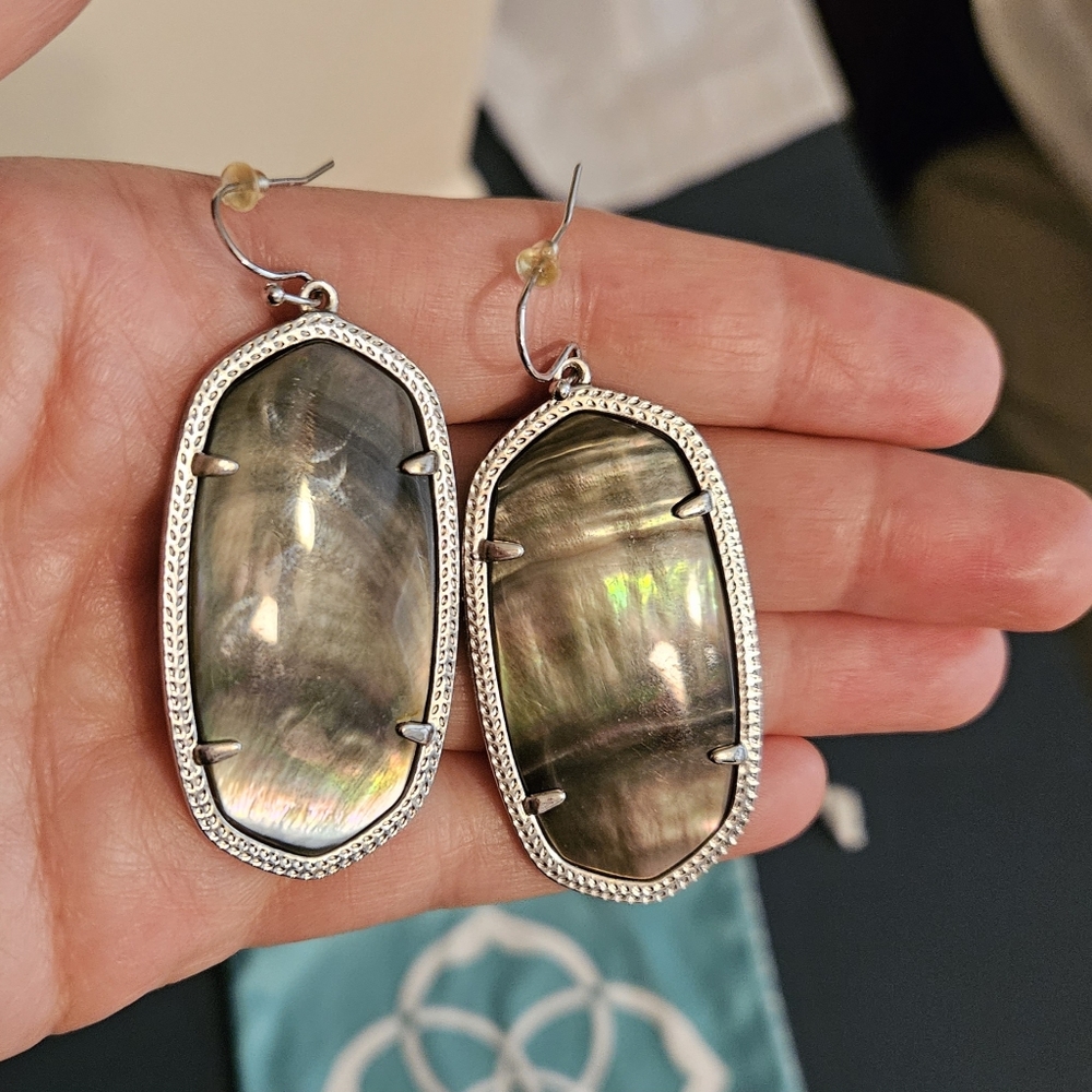 Kendra Scott Silver Danielle Earrings in black mother-of-pearl
